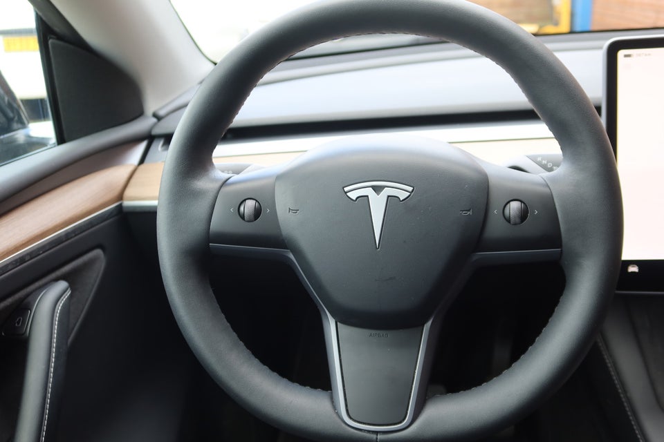 Tesla Model Y Long Range AWD 5d