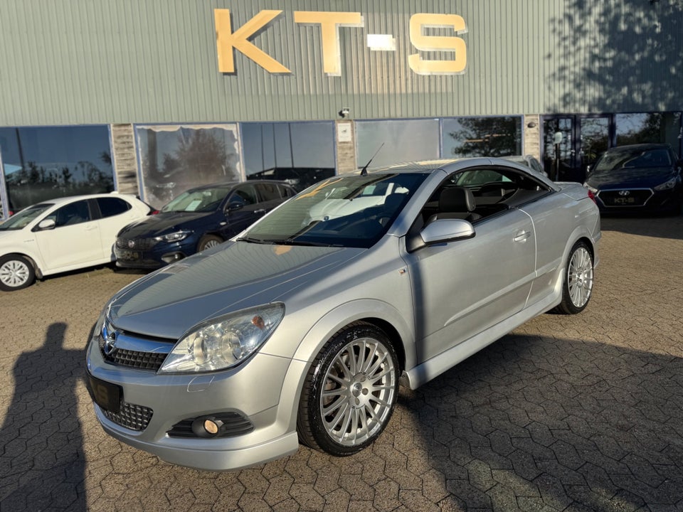 Opel Astra 2,0 Cosmo TwinTop 2d
