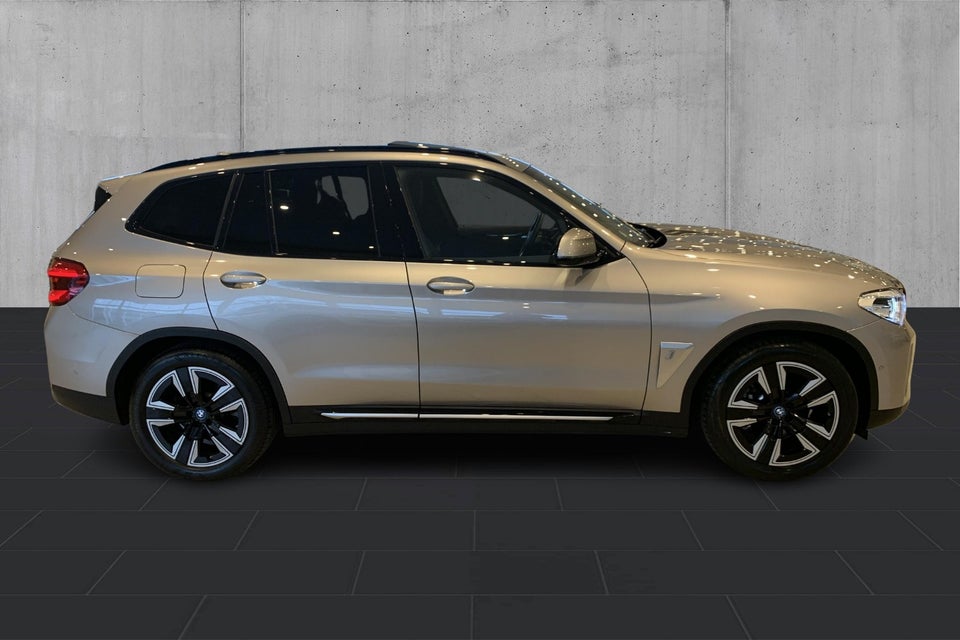 BMW iX3 Charged 5d