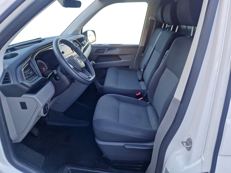 VW Transporter 2,0 TDi 110 Kassevogn lang