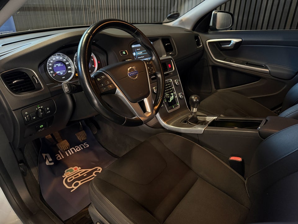 Volvo V60 2,0 D3 136 Momentum 5d