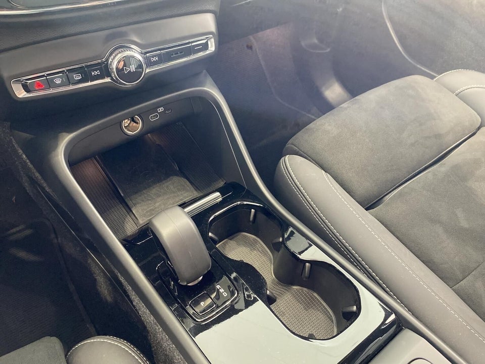 Volvo EX40 Twin Performance Plus 5d