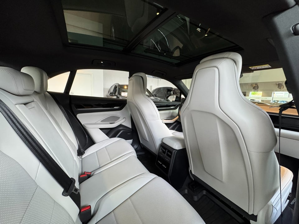 Porsche Macan 4 5d