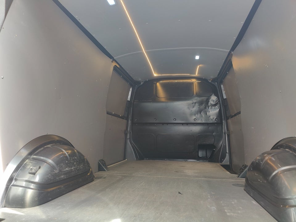 VW Transporter 2,0 TDi 150 Kassevogn DSG lang