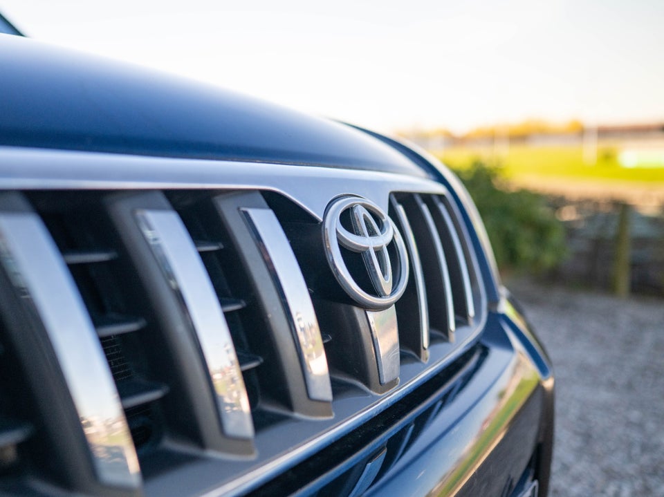 Toyota Land Cruiser 3,0 D-4D Luxus l 5d