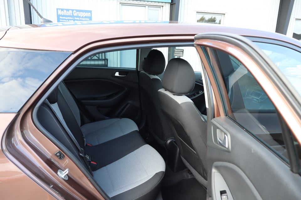 Hyundai i20 1,25 Premium 5d