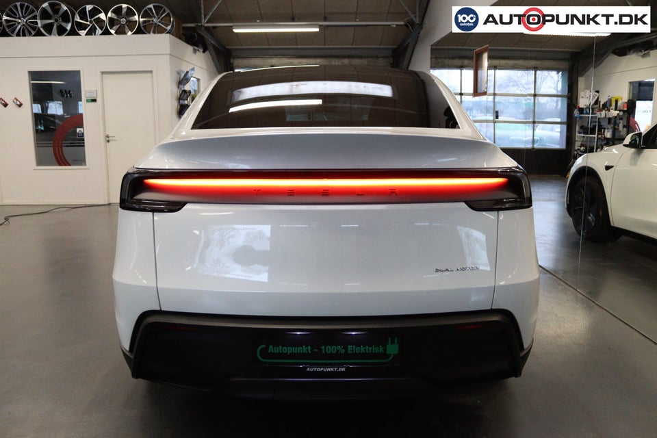 Tesla Model Y Long Range AWD 5d