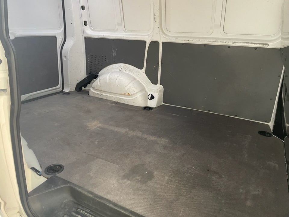 VW Transporter 2,0 TDi 110 Kassevogn kort