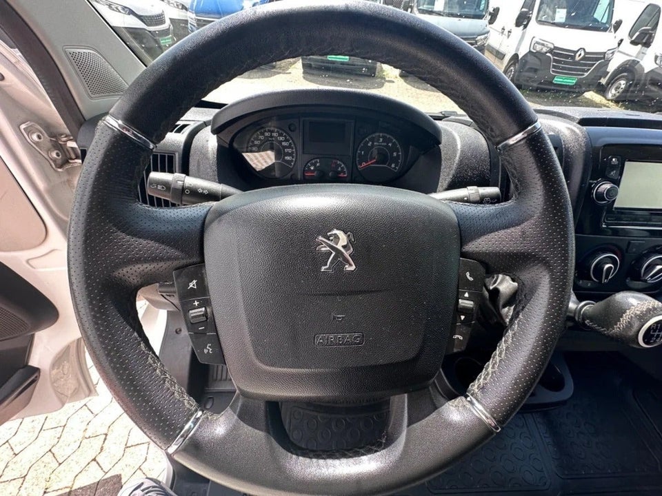 Peugeot Boxer 335 2,2 BlueHDi 140 L3H2 Premium