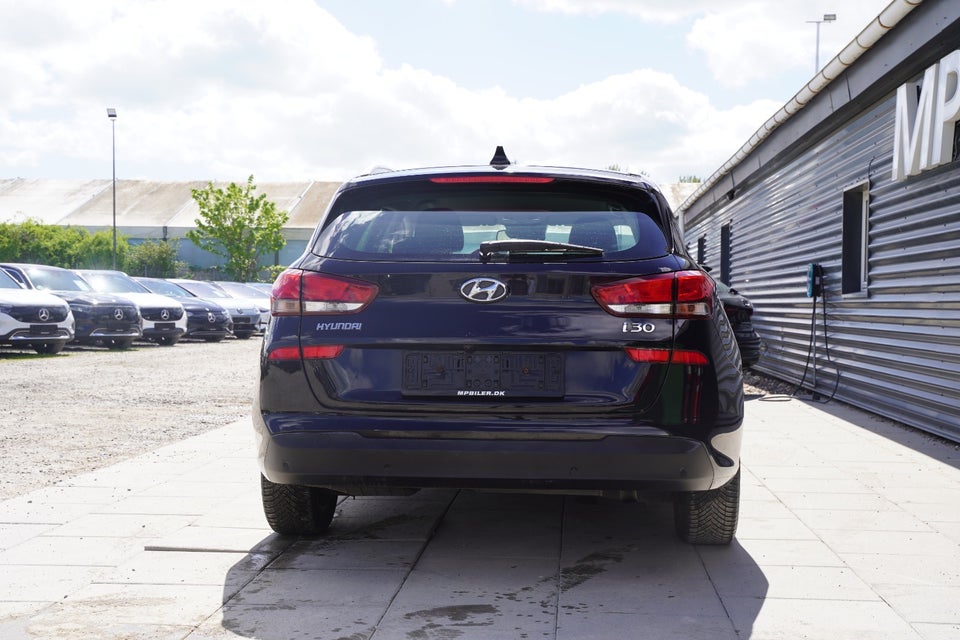 Hyundai i30 1,6 CRDi 115 Premium stc. 5d