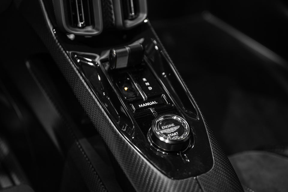 Aston Martin Valhalla 4,0  2d