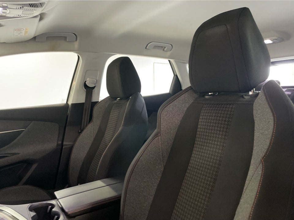 Peugeot 3008 1,2 e-THP 130 Active 5d