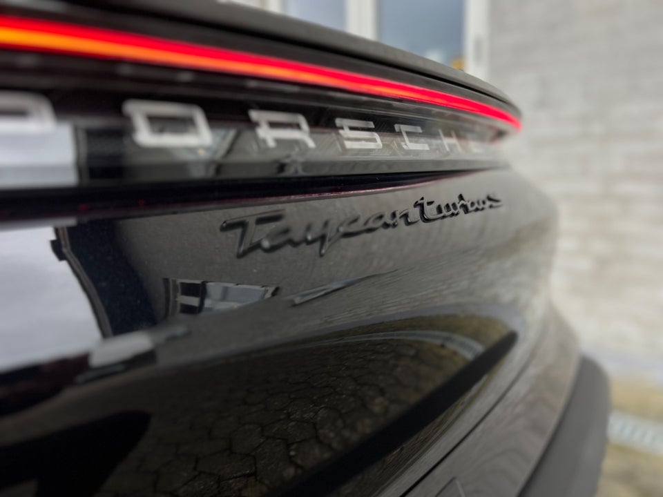 Porsche Taycan Turbo S 4d