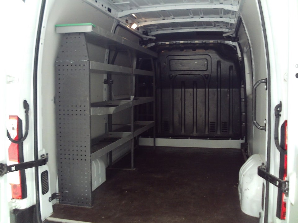 Renault Master IV T33 2,3 dCi 150 L2H2 Kassevogn