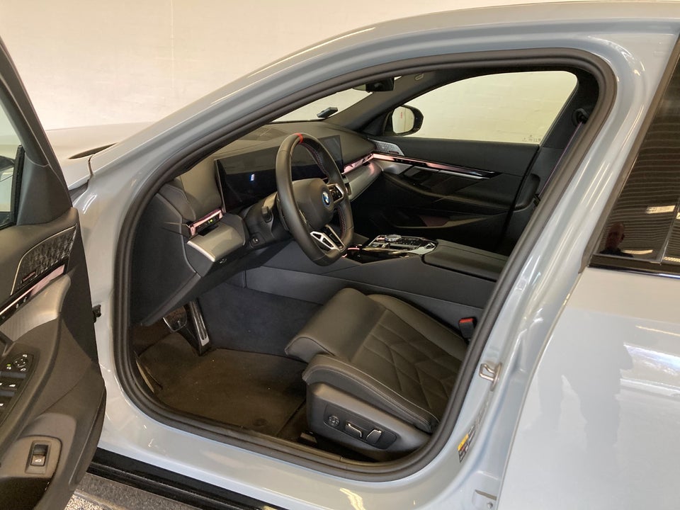 BMW i5 M60 xDrive 4d