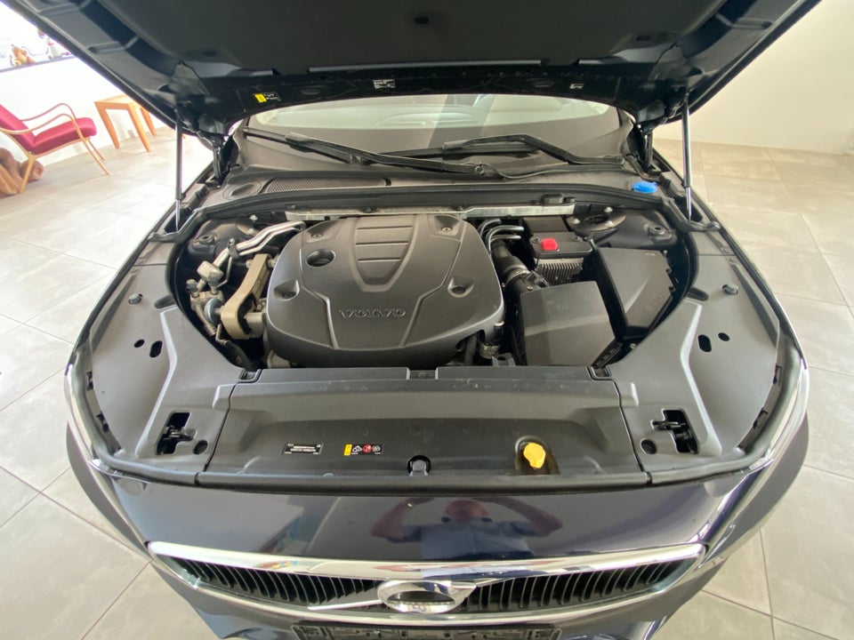 Volvo V90 2,0 D3 150 Momentum 5d