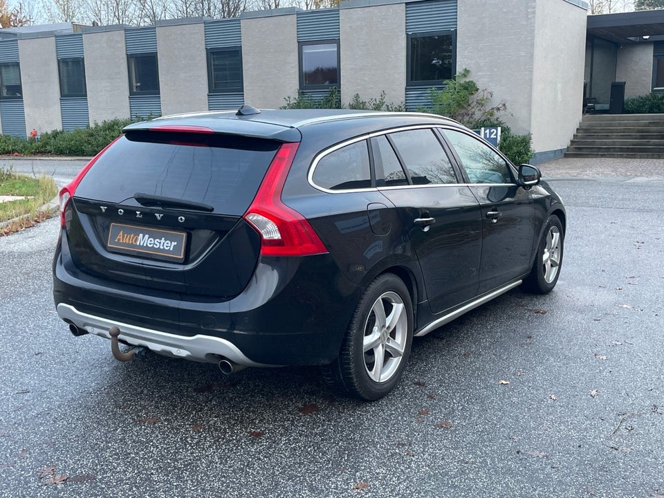 Volvo V60 3,0 T6 Summum aut. AWD 5d