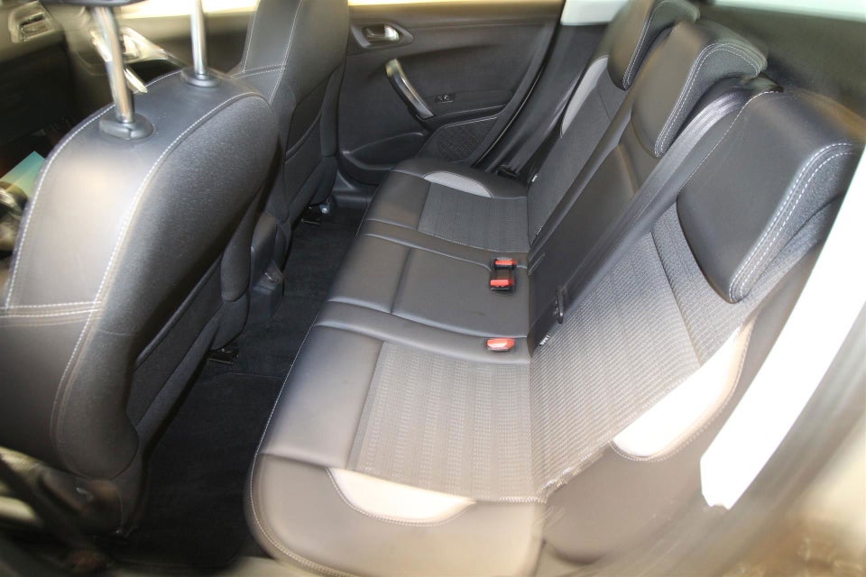 Peugeot 2008 1,2 VTi 82 Allure 5d