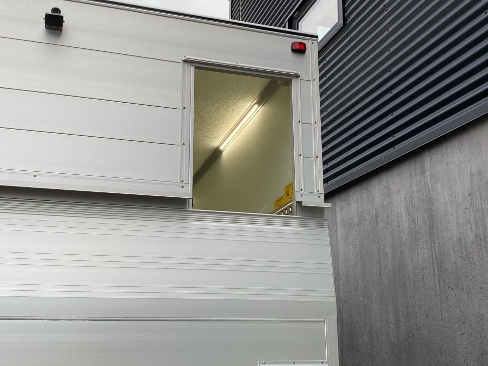 Iveco Daily 3,0 35S18 4100mm Box m/lift AG8