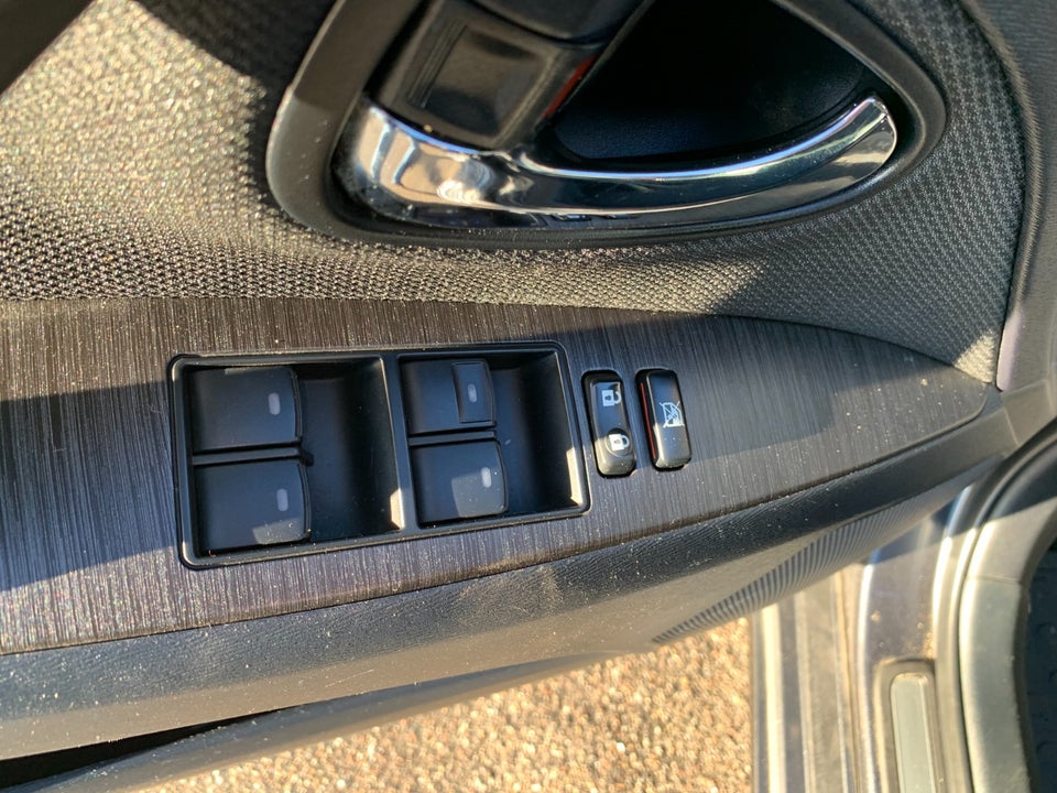 Toyota Avensis 2,0 VVT-i T3 stc. E-CVT 5d