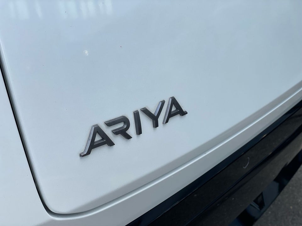 Nissan Ariya 87 Advance Van 5d