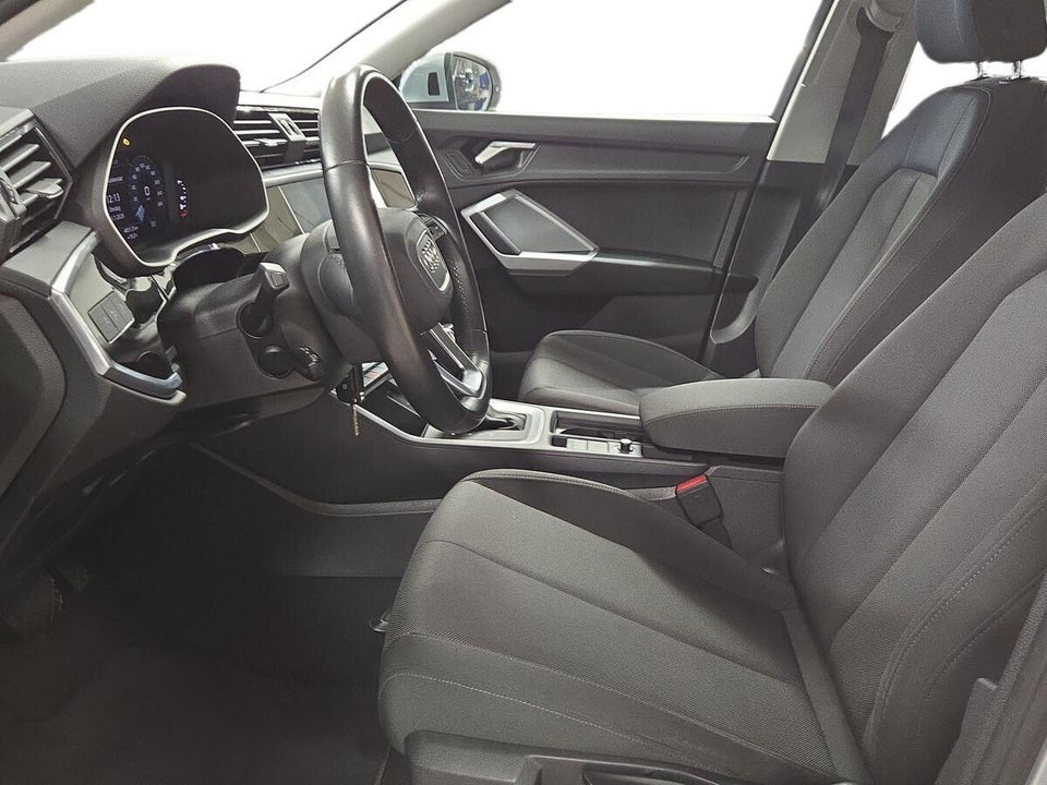 Audi Q3 45 TFSi e Attitude plus S-tr. 5d