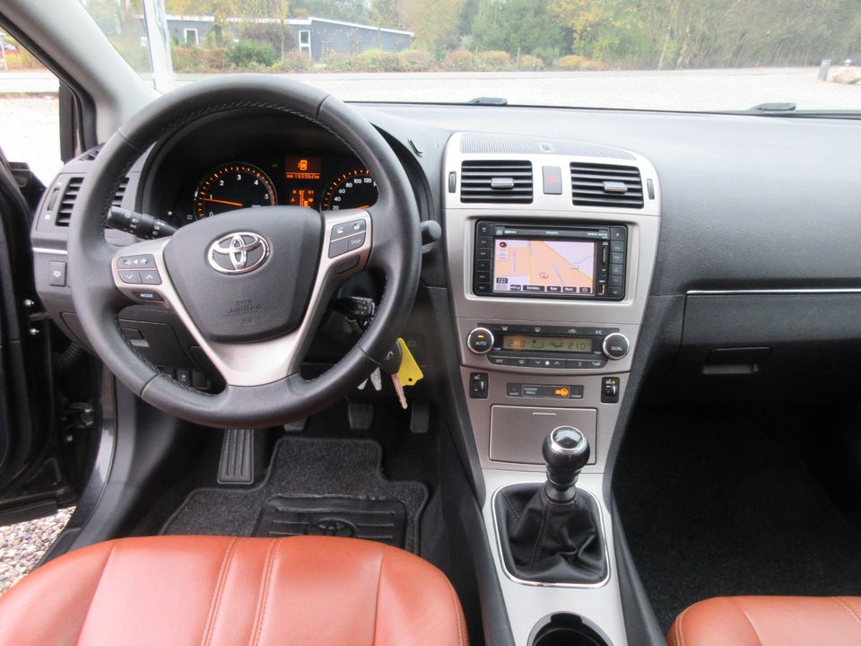 Toyota Avensis 2,0 D-4D TX stc. 5d