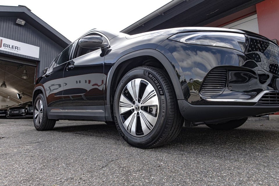 Mercedes EQA300 4Matic 5d