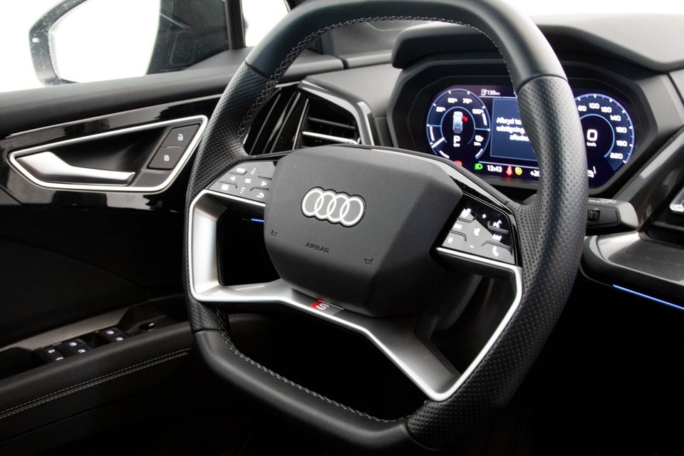 Audi Q4 e-tron 50 S-line quattro 5d