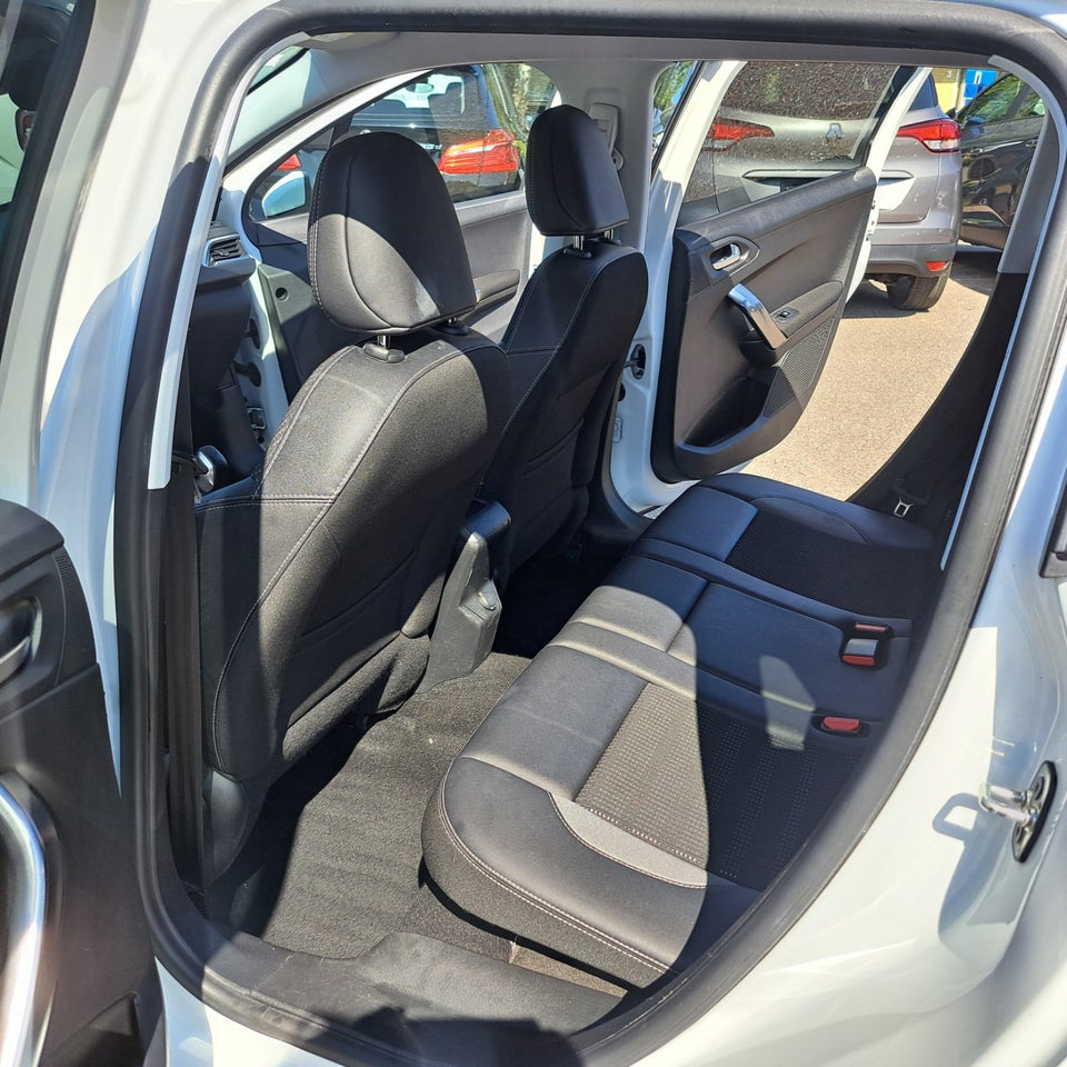 Peugeot 2008 1,6 BlueHDi 100 Allure 5d