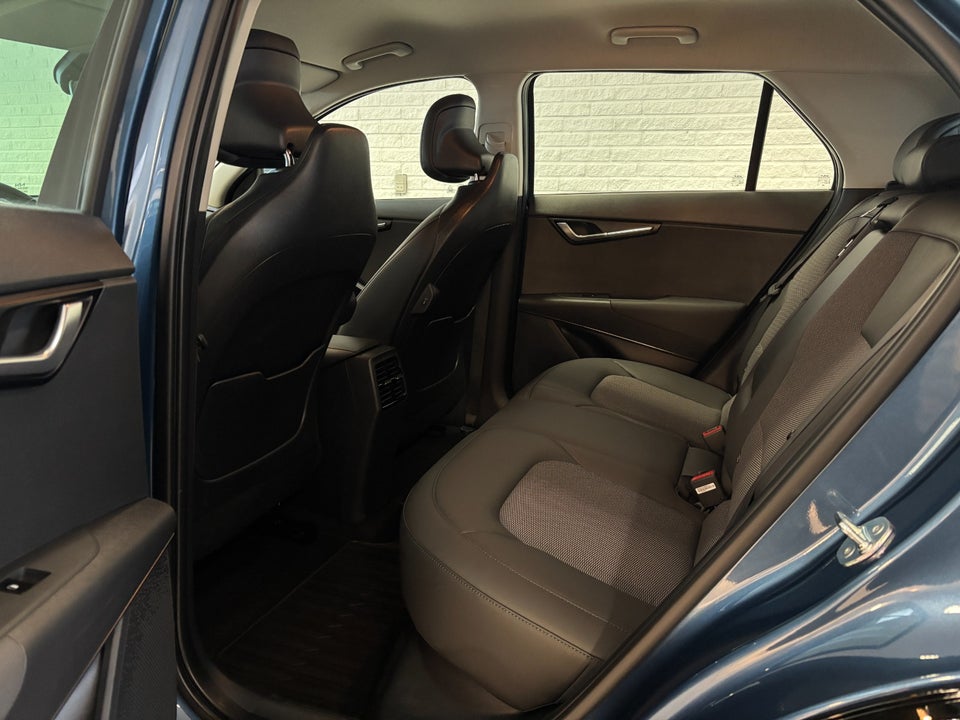 Kia Niro 64 EV Access 5d