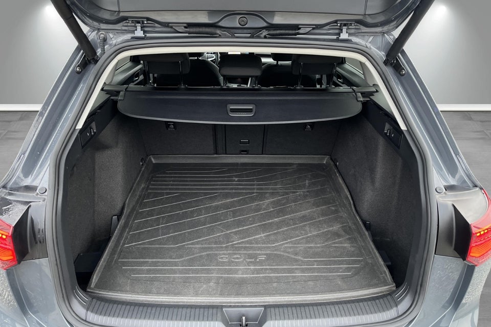 VW Golf VIII 1,5 eTSi 150 Style Variant DSG 5d