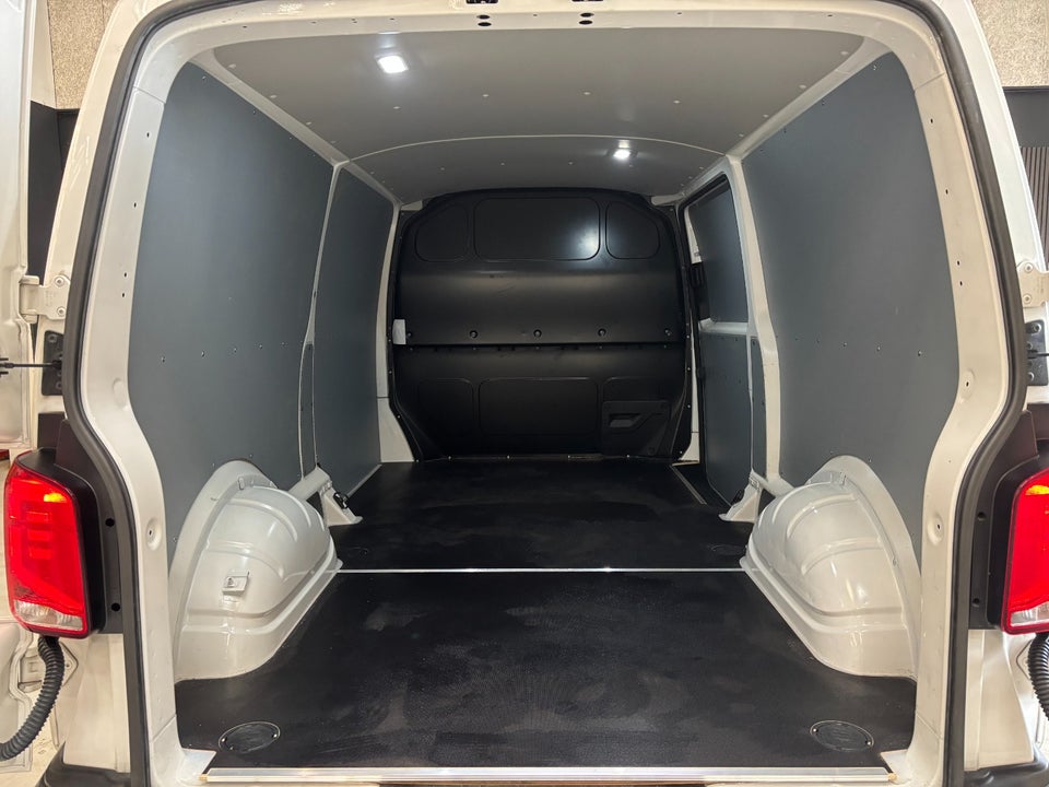 VW Transporter 2,0 TDi 150 Kassevogn DSG lang