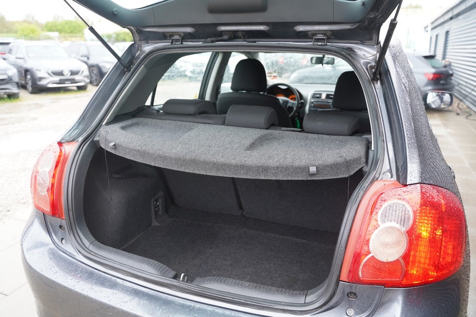 Toyota Auris 1,6 Terra 5d