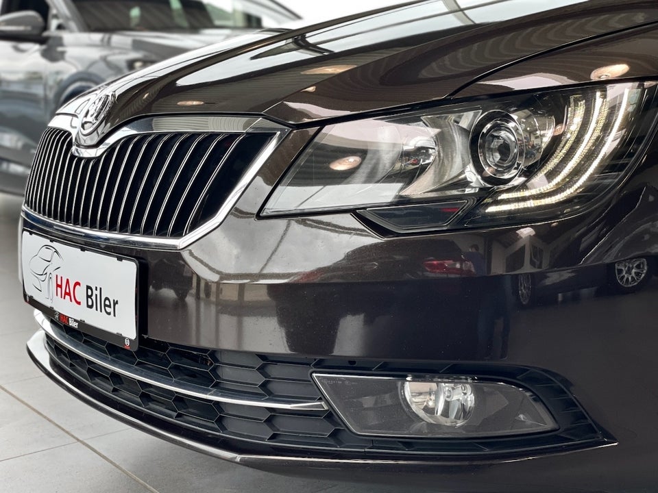 Skoda Superb 2,0 TDi 140 Elegance Combi DSG 5d