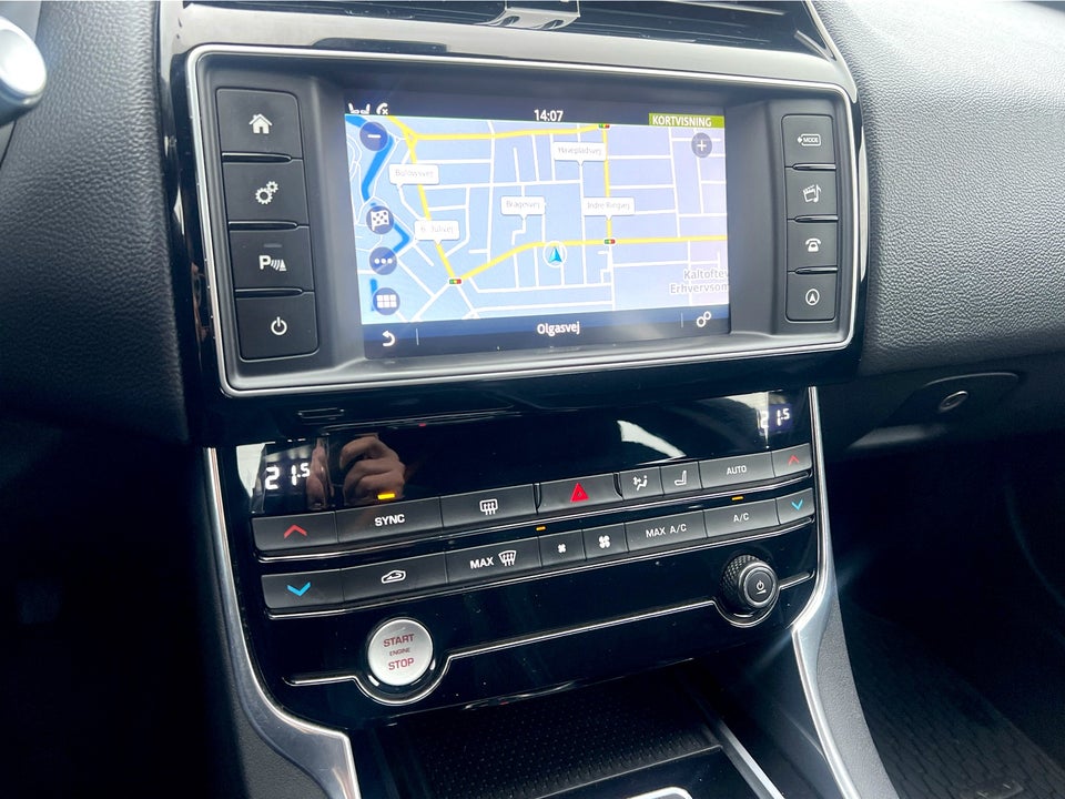 Jaguar XE 2,0 D180 R-Sport aut. 4d