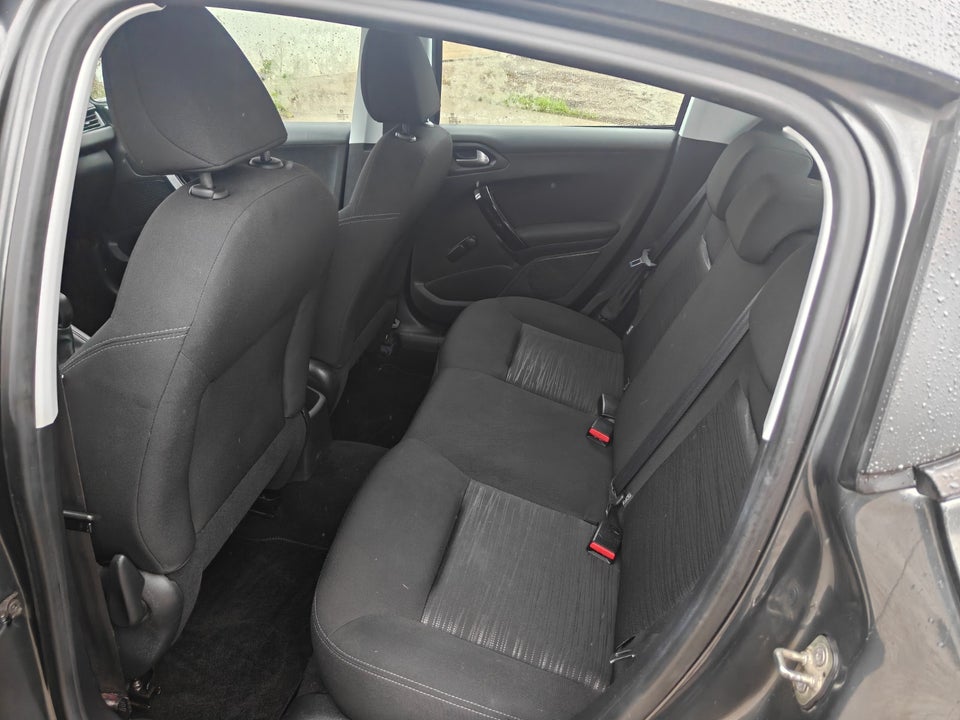 Peugeot 208 1,0 VTi Active 5d