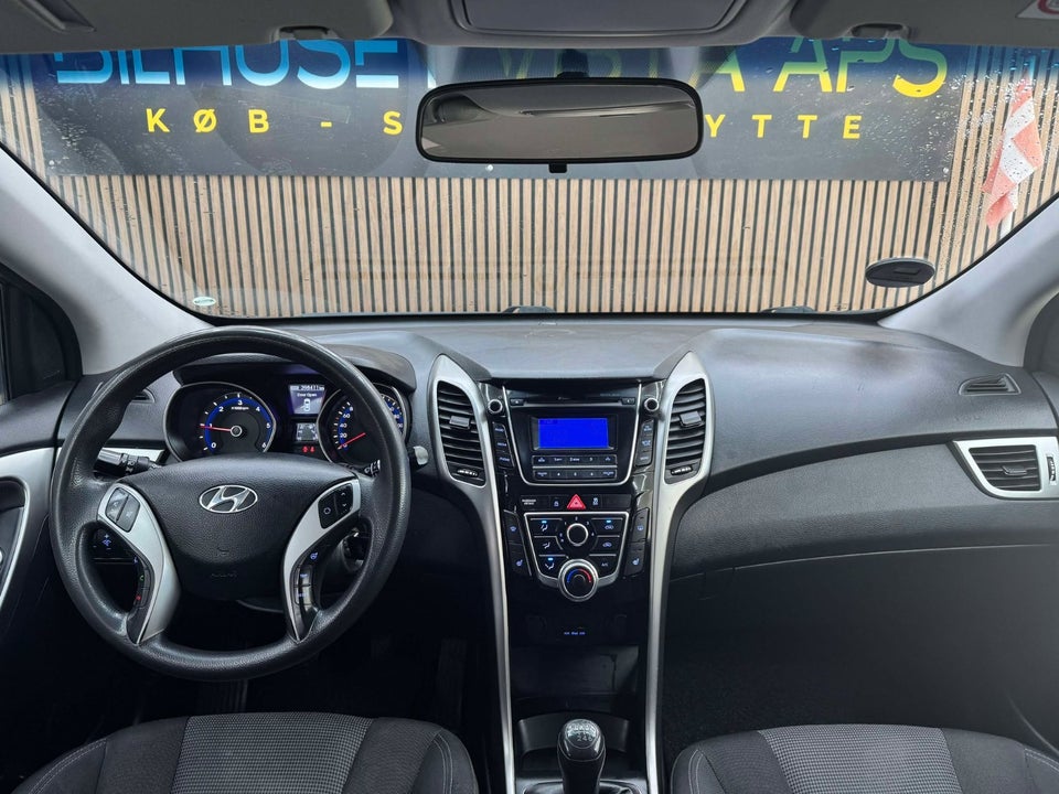 Hyundai i30 1,6 CRDi 110 Comfort CW Eco 5d