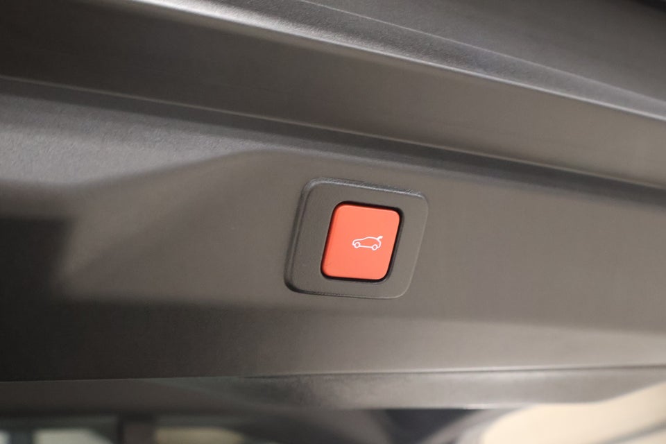 Peugeot e-3008 77 GT 5d