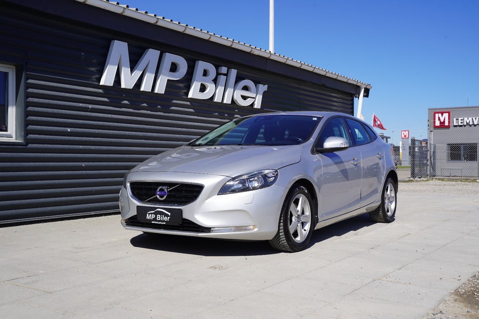 Volvo V40 1,6 D2 115 Kinetic Drive-E 5d