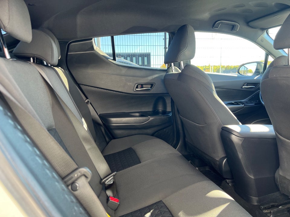 Toyota C-HR 1,8 Hybrid C-LUB Premium CVT 5d