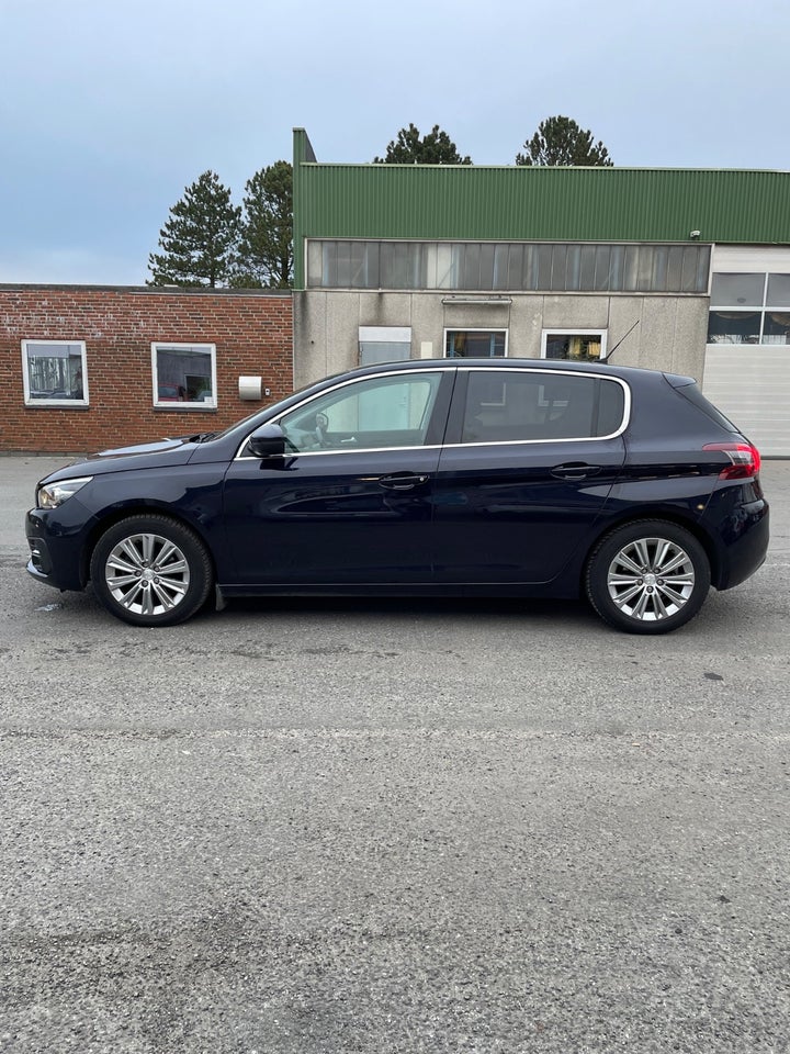 Peugeot 308 1,5 BlueHDi 130 Allure+ 5d