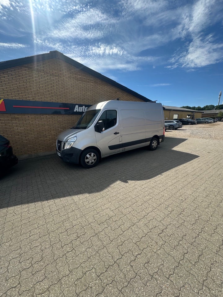 Nissan NV400 2,3 dCi 125 L2H2 Van 5d