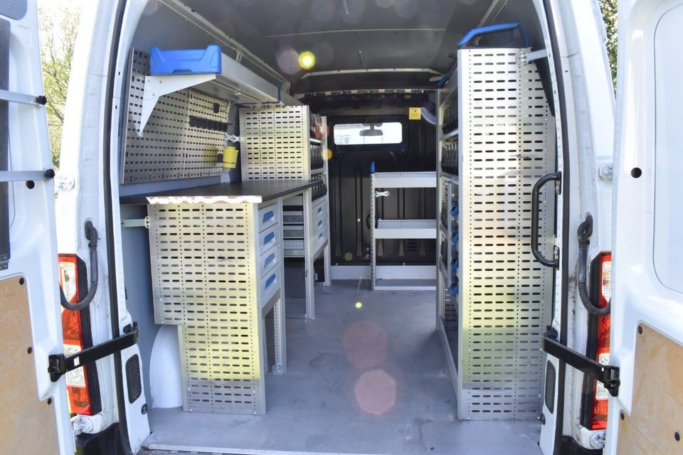 Renault Master IV T33 2,3 dCi 150 L2H2 Kassevogn