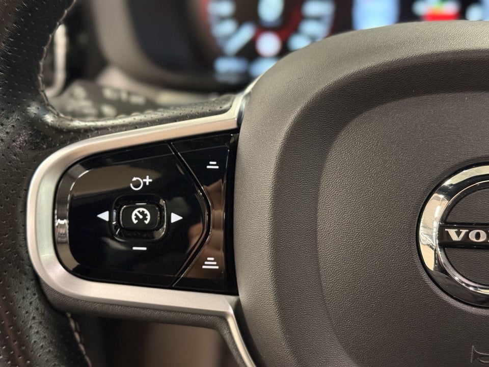 Volvo XC60 2,0 T8 390 R-Design aut. AWD 5d