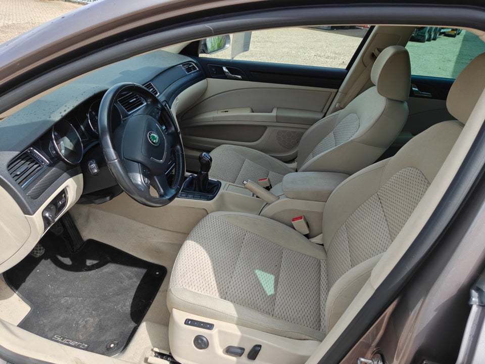 Skoda Superb 1,8 TSi 160 Elegance Combi 5d