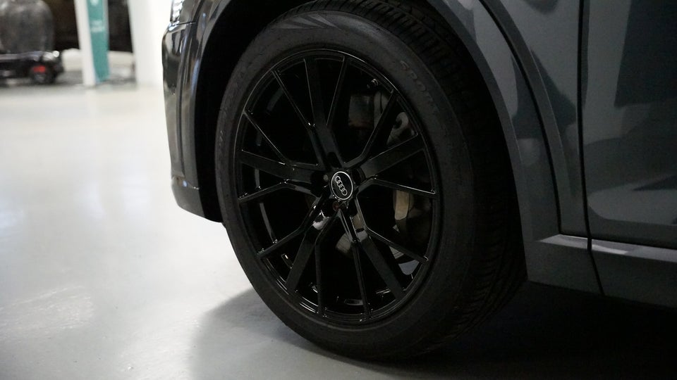 Audi e-tron 55 S-line quattro 5d