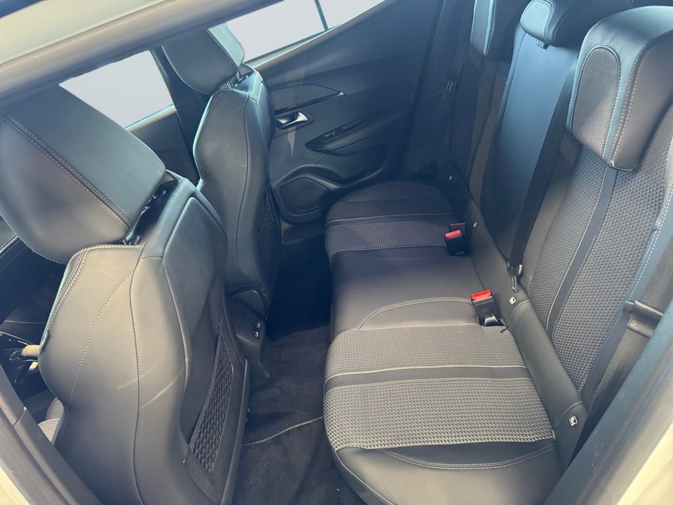 Peugeot e-2008 50 GT 5d