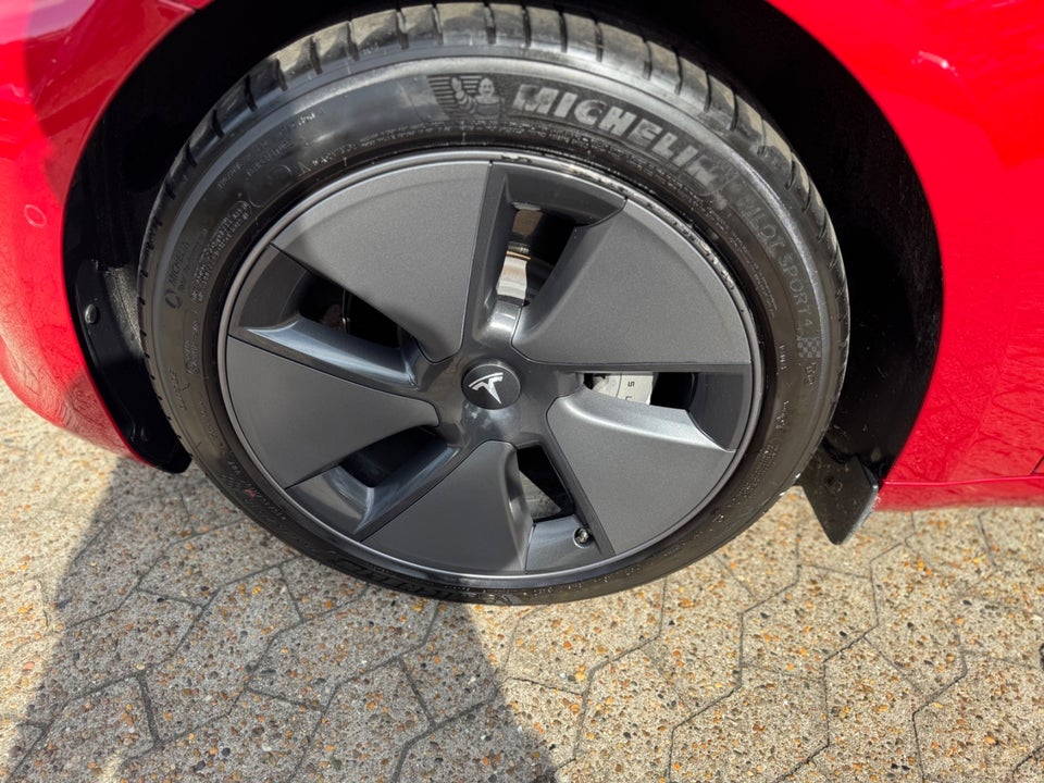 Tesla Model 3 Standard Range+ RWD 4d