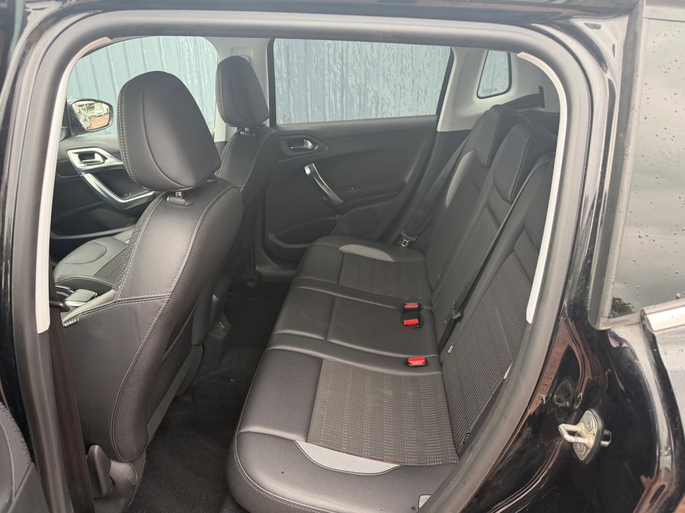 Peugeot 2008 1,6 BlueHDi 100 Allure 5d